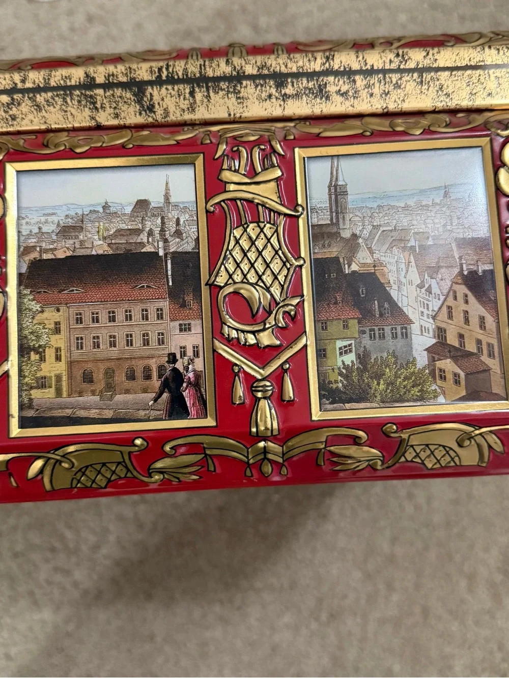 2005 Lebkuchen- Schmidt Tin Chest Nurnberg Hauptmarkt With Castle Around 1800